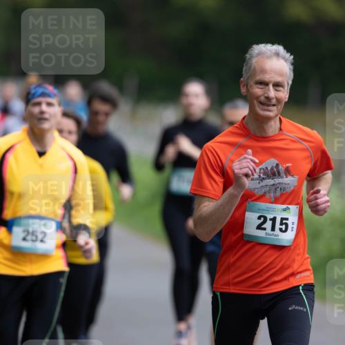 04.05.2025 - 8. Wedeler Halbmarathon Michael Strokosch http://msf.ph/oto/7816220 04.05.2025 10:48:50 Laufen 252, 215 meine-sportfotos.de