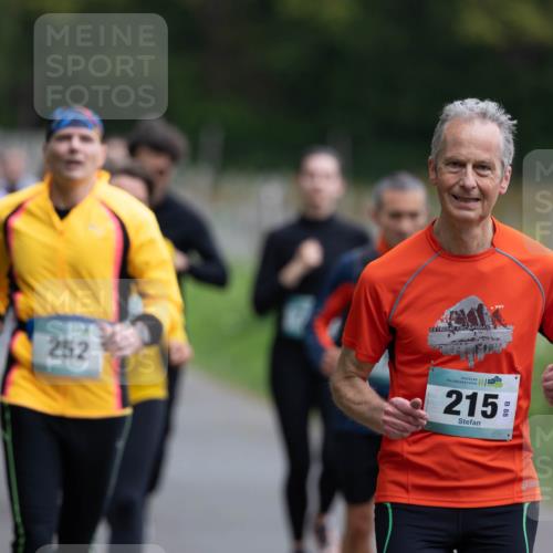 04.05.2025 - 8. Wedeler Halbmarathon Michael Strokosch http://msf.ph/oto/7816223 04.05.2025 10:48:50 Laufen 252, 215, 8 meine-sportfotos.de