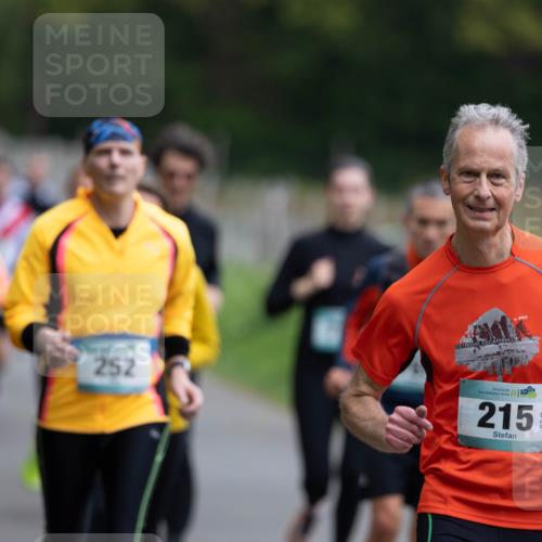 04.05.2025 - 8. Wedeler Halbmarathon Michael Strokosch http://msf.ph/oto/7816228 04.05.2025 10:48:50 Laufen 252, 56, 215 meine-sportfotos.de