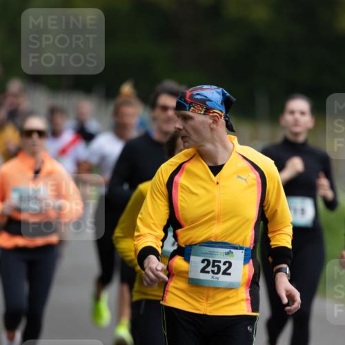 04.05.2025 - 8. Wedeler Halbmarathon Michael Strokosch http://msf.ph/oto/7816231 04.05.2025 10:48:52 Laufen 252, 765 meine-sportfotos.de