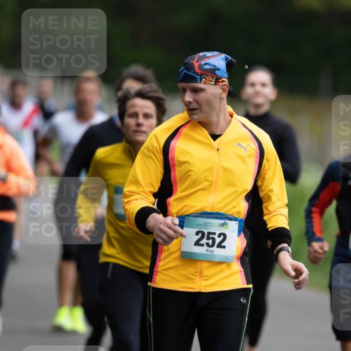 04.05.2025 - 8. Wedeler Halbmarathon Michael Strokosch http://msf.ph/oto/7816235 04.05.2025 10:48:52 Laufen 252, 765 meine-sportfotos.de