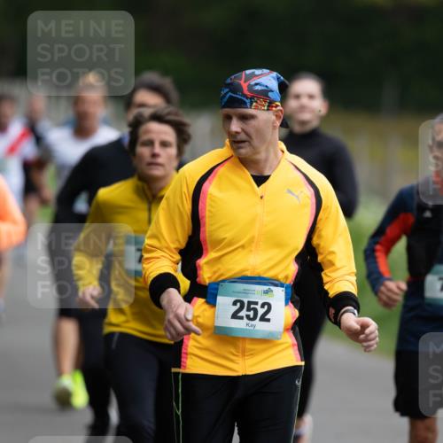 04.05.2025 - 8. Wedeler Halbmarathon Michael Strokosch http://msf.ph/oto/7816236 04.05.2025 10:48:52 Laufen 136, 252, 765 meine-sportfotos.de