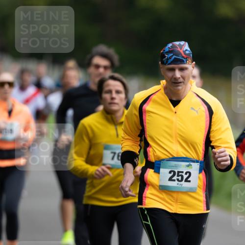 04.05.2025 - 8. Wedeler Halbmarathon Michael Strokosch http://msf.ph/oto/7816237 04.05.2025 10:48:52 Laufen 76, 15, 252, 765 meine-sportfotos.de