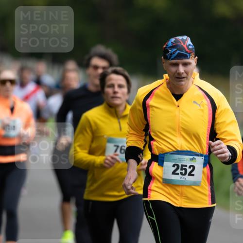 04.05.2025 - 8. Wedeler Halbmarathon Michael Strokosch http://msf.ph/oto/7816238 04.05.2025 10:48:52 Laufen 76, 252, 765 meine-sportfotos.de