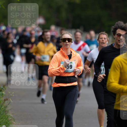04.05.2025 - 8. Wedeler Halbmarathon Michael Strokosch http://msf.ph/oto/7816244 04.05.2025 10:48:53 Laufen 59, 766 meine-sportfotos.de