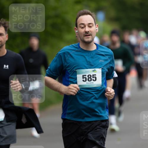 04.05.2025 - 8. Wedeler Halbmarathon Michael Strokosch http://msf.ph/oto/7816248 04.05.2025 10:49:12 Laufen 81, 16, 51, 467, 585 meine-sportfotos.de