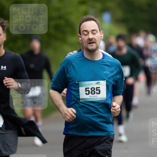 04.05.2025 - 8. Wedeler Halbmarathon Michael Strokosch http://msf.ph/oto/7816249 04.05.2025 10:49:12 Laufen 51, 467, 156, 585 meine-sportfotos.de