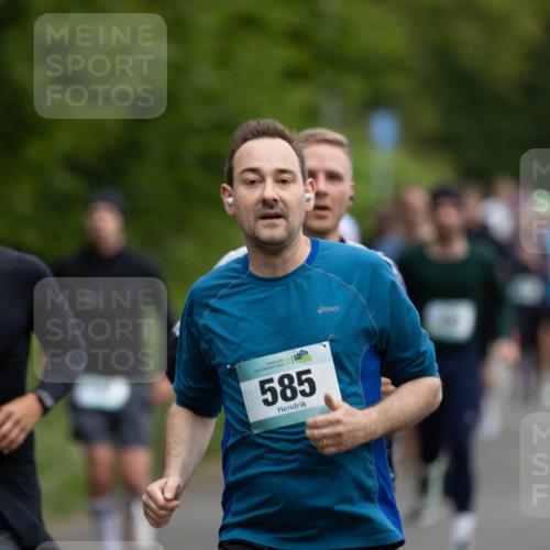04.05.2025 - 8. Wedeler Halbmarathon Michael Strokosch http://msf.ph/oto/7816250 04.05.2025 10:49:12 Laufen 467, 585 meine-sportfotos.de