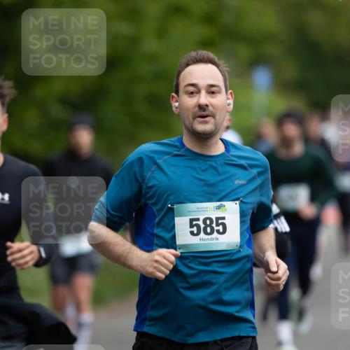 04.05.2025 - 8. Wedeler Halbmarathon Michael Strokosch http://msf.ph/oto/7816255 04.05.2025 10:49:12 Laufen 467, 56, 585 meine-sportfotos.de