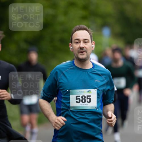 04.05.2025 - 8. Wedeler Halbmarathon Michael Strokosch http://msf.ph/oto/7816256 04.05.2025 10:49:12 Laufen 467, 585 meine-sportfotos.de