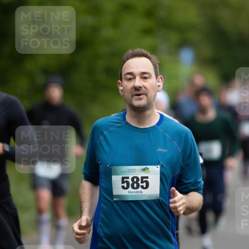 04.05.2025 - 8. Wedeler Halbmarathon Michael Strokosch http://msf.ph/oto/7816258 04.05.2025 10:49:13 Laufen 467, 585 meine-sportfotos.de