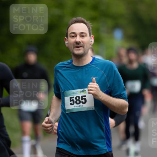 04.05.2025 - 8. Wedeler Halbmarathon Michael Strokosch http://msf.ph/oto/7816260 04.05.2025 10:49:13 Laufen 467, 585 meine-sportfotos.de