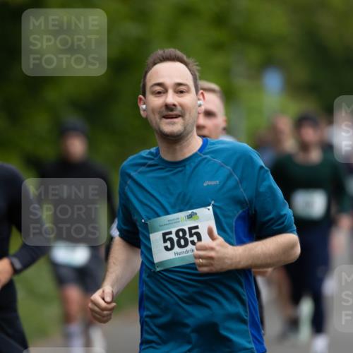 04.05.2025 - 8. Wedeler Halbmarathon Michael Strokosch http://msf.ph/oto/7816262 04.05.2025 10:49:13 Laufen 467, 585 meine-sportfotos.de