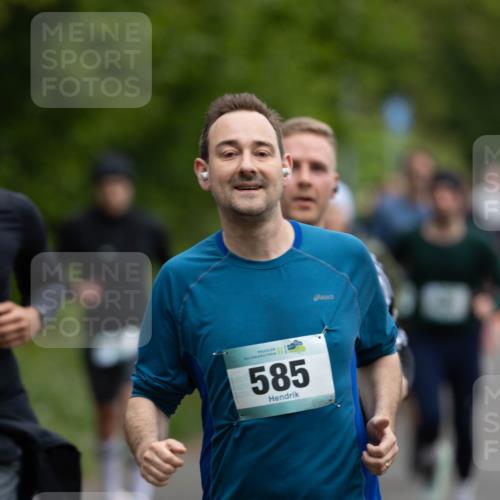04.05.2025 - 8. Wedeler Halbmarathon Michael Strokosch http://msf.ph/oto/7816263 04.05.2025 10:49:13 Laufen 467, 585 meine-sportfotos.de