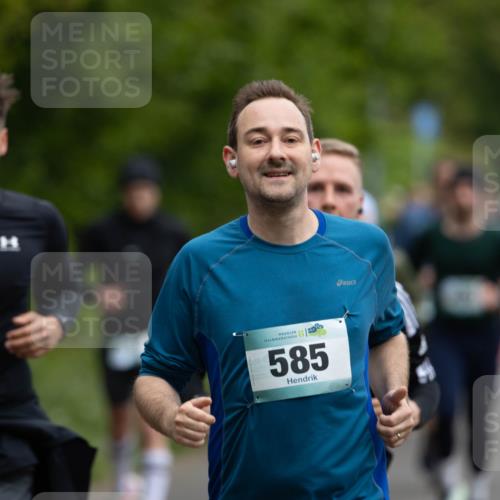 04.05.2025 - 8. Wedeler Halbmarathon Michael Strokosch http://msf.ph/oto/7816264 04.05.2025 10:49:13 Laufen 467, 566, 585 meine-sportfotos.de