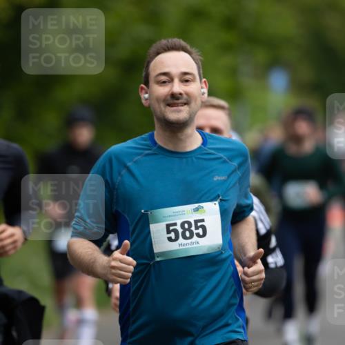04.05.2025 - 8. Wedeler Halbmarathon Michael Strokosch http://msf.ph/oto/7816265 04.05.2025 10:49:13 Laufen 467, 8, 196, 585, 94 meine-sportfotos.de