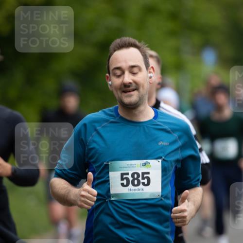 04.05.2025 - 8. Wedeler Halbmarathon Michael Strokosch http://msf.ph/oto/7816266 04.05.2025 10:49:13 Laufen 467, 585 meine-sportfotos.de