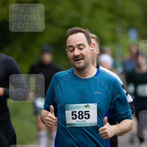 04.05.2025 - 8. Wedeler Halbmarathon Michael Strokosch http://msf.ph/oto/7816269 04.05.2025 10:49:13 Laufen 467, 585 meine-sportfotos.de
