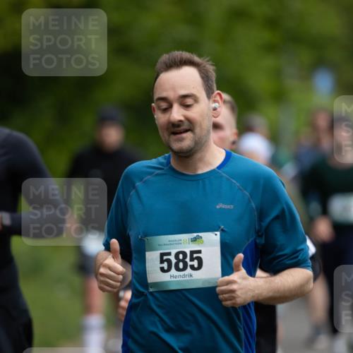 04.05.2025 - 8. Wedeler Halbmarathon Michael Strokosch http://msf.ph/oto/7816270 04.05.2025 10:49:13 Laufen 467, 585 meine-sportfotos.de