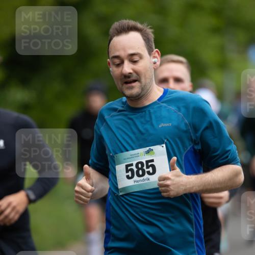 04.05.2025 - 8. Wedeler Halbmarathon Michael Strokosch http://msf.ph/oto/7816271 04.05.2025 10:49:14 Laufen 467, 585 meine-sportfotos.de