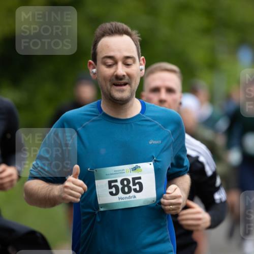 04.05.2025 - 8. Wedeler Halbmarathon Michael Strokosch http://msf.ph/oto/7816274 04.05.2025 10:49:14 Laufen 467, 585, 9 meine-sportfotos.de