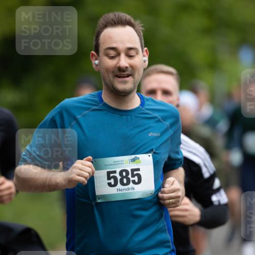 04.05.2025 - 8. Wedeler Halbmarathon Michael Strokosch http://msf.ph/oto/7816275 04.05.2025 10:49:14 Laufen 467, 585 meine-sportfotos.de
