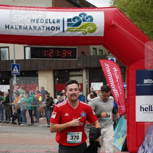 04.05.2025 - 8. Wedeler Halbmarathon Felixshl http://msf.ph/oto/7816278 04.05.2025 11:21:32 Ziel 368, 370 meine-sportfotos.de