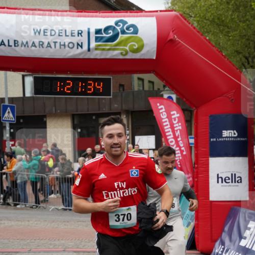 04.05.2025 - 8. Wedeler Halbmarathon Felixshl http://msf.ph/oto/7816284 04.05.2025 11:21:32 Ziel 368, 370 meine-sportfotos.de