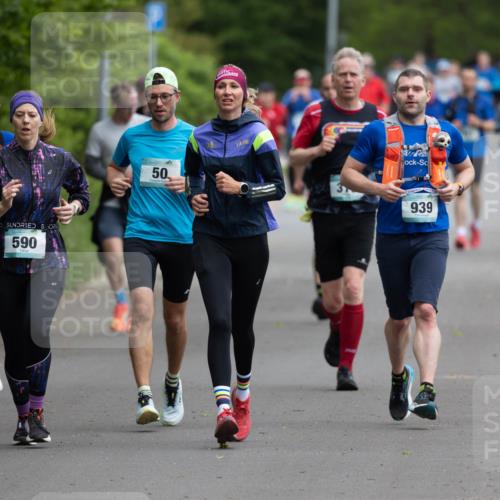 04.05.2025 - 8. Wedeler Halbmarathon Michael Strokosch http://msf.ph/oto/7816290 04.05.2025 10:49:27 Laufen 590, 50, 3840, 939 meine-sportfotos.de