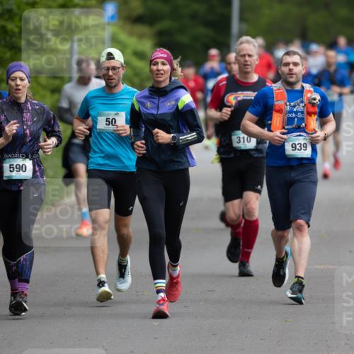 04.05.2025 - 8. Wedeler Halbmarathon Michael Strokosch http://msf.ph/oto/7816291 04.05.2025 10:49:27 Laufen 590, 50, 310, 939 meine-sportfotos.de