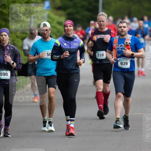 04.05.2025 - 8. Wedeler Halbmarathon Michael Strokosch http://msf.ph/oto/7816295 04.05.2025 10:49:27 Laufen 590, 50, 505, 310, 939 meine-sportfotos.de