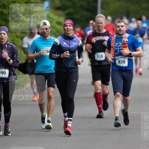 04.05.2025 - 8. Wedeler Halbmarathon Michael Strokosch http://msf.ph/oto/7816296 04.05.2025 10:49:27 Laufen 590, 50, 310, 939 meine-sportfotos.de