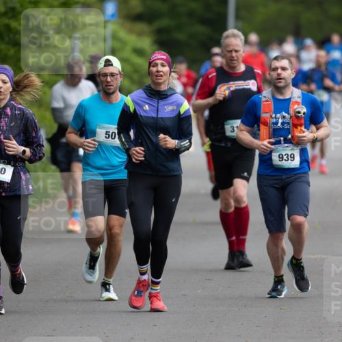 04.05.2025 - 8. Wedeler Halbmarathon Michael Strokosch http://msf.ph/oto/7816298 04.05.2025 10:49:28 Laufen 590, 50, 5, 31, 939 meine-sportfotos.de