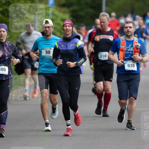 04.05.2025 - 8. Wedeler Halbmarathon Michael Strokosch http://msf.ph/oto/7816301 04.05.2025 10:49:28 Laufen 590, 50, 50, 310, 939 meine-sportfotos.de