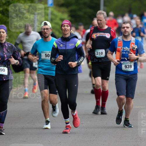 04.05.2025 - 8. Wedeler Halbmarathon Michael Strokosch http://msf.ph/oto/7816302 04.05.2025 10:49:28 Laufen 590, 50, 50, 310, 939 meine-sportfotos.de