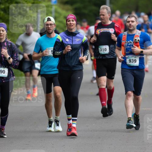04.05.2025 - 8. Wedeler Halbmarathon Michael Strokosch http://msf.ph/oto/7816303 04.05.2025 10:49:28 Laufen 590, 5, 310, 939 meine-sportfotos.de