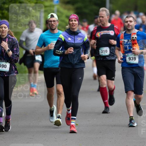 04.05.2025 - 8. Wedeler Halbmarathon Michael Strokosch http://msf.ph/oto/7816306 04.05.2025 10:49:28 Laufen 590, 310, 939 meine-sportfotos.de