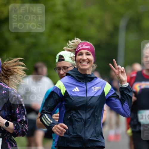 04.05.2025 - 8. Wedeler Halbmarathon Michael Strokosch http://msf.ph/oto/7816309 04.05.2025 10:49:35 Laufen 590, 5, 210 meine-sportfotos.de