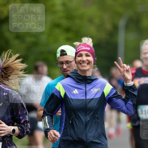 04.05.2025 - 8. Wedeler Halbmarathon Michael Strokosch http://msf.ph/oto/7816310 04.05.2025 10:49:35 Laufen 590, 5, 310 meine-sportfotos.de