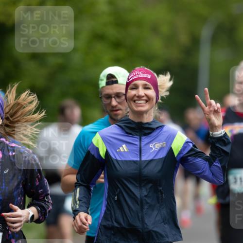 04.05.2025 - 8. Wedeler Halbmarathon Michael Strokosch http://msf.ph/oto/7816311 04.05.2025 10:49:35 Laufen 590, 50, 310 meine-sportfotos.de