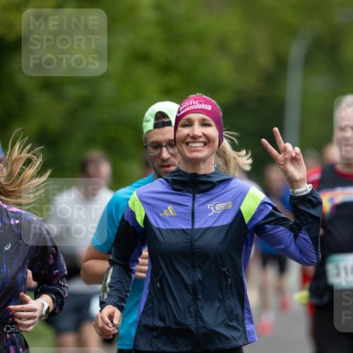 04.05.2025 - 8. Wedeler Halbmarathon Michael Strokosch http://msf.ph/oto/7816312 04.05.2025 10:49:35 Laufen 590, 5, 310 meine-sportfotos.de