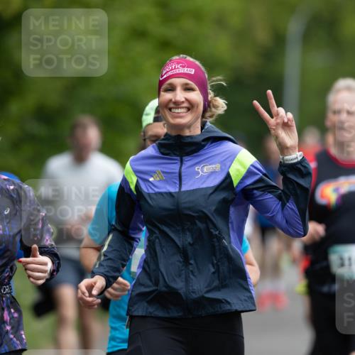 04.05.2025 - 8. Wedeler Halbmarathon Michael Strokosch http://msf.ph/oto/7816313 04.05.2025 10:49:36 Laufen 590, 5, 310 meine-sportfotos.de