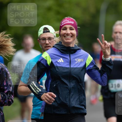 04.05.2025 - 8. Wedeler Halbmarathon Michael Strokosch http://msf.ph/oto/7816321 04.05.2025 10:49:36 Laufen 55, 590, 5, 210 meine-sportfotos.de