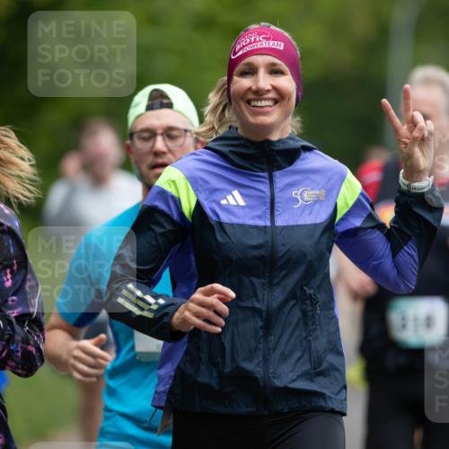04.05.2025 - 8. Wedeler Halbmarathon Michael Strokosch http://msf.ph/oto/7816331 04.05.2025 10:49:37 Laufen 590 meine-sportfotos.de