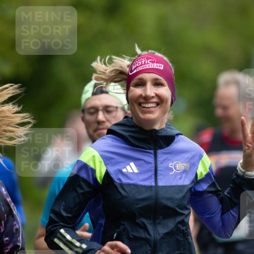 04.05.2025 - 8. Wedeler Halbmarathon Michael Strokosch http://msf.ph/oto/7816340 04.05.2025 10:49:37 Laufen 5 meine-sportfotos.de