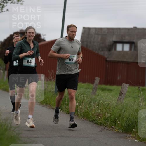 04.05.2025 - 8. Wedeler Halbmarathon Michael Strokosch http://msf.ph/oto/7816368 04.05.2025 10:59:38 Laufen 65, 64, 34 meine-sportfotos.de
