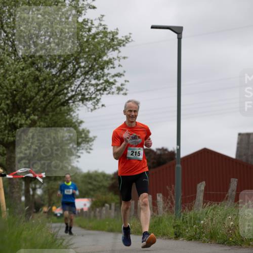 04.05.2025 - 8. Wedeler Halbmarathon Michael Strokosch http://msf.ph/oto/7816375 04.05.2025 10:59:56 Laufen 215 meine-sportfotos.de
