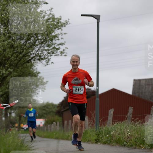 04.05.2025 - 8. Wedeler Halbmarathon Michael Strokosch http://msf.ph/oto/7816376 04.05.2025 10:59:57 Laufen 215 meine-sportfotos.de