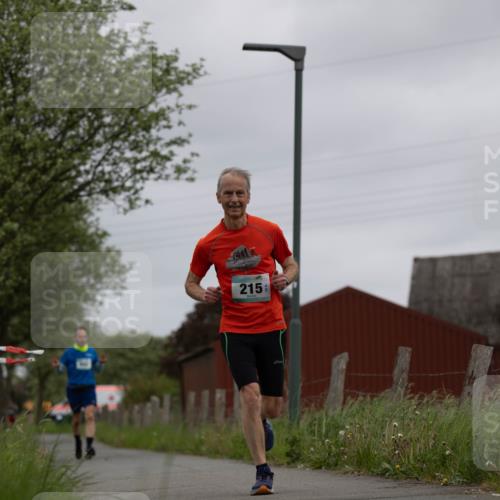 04.05.2025 - 8. Wedeler Halbmarathon Michael Strokosch http://msf.ph/oto/7816377 04.05.2025 10:59:57 Laufen 215 meine-sportfotos.de