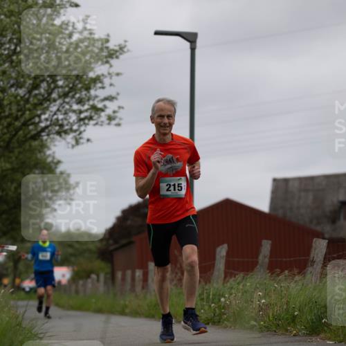 04.05.2025 - 8. Wedeler Halbmarathon Michael Strokosch http://msf.ph/oto/7816378 04.05.2025 10:59:57 Laufen 215 meine-sportfotos.de